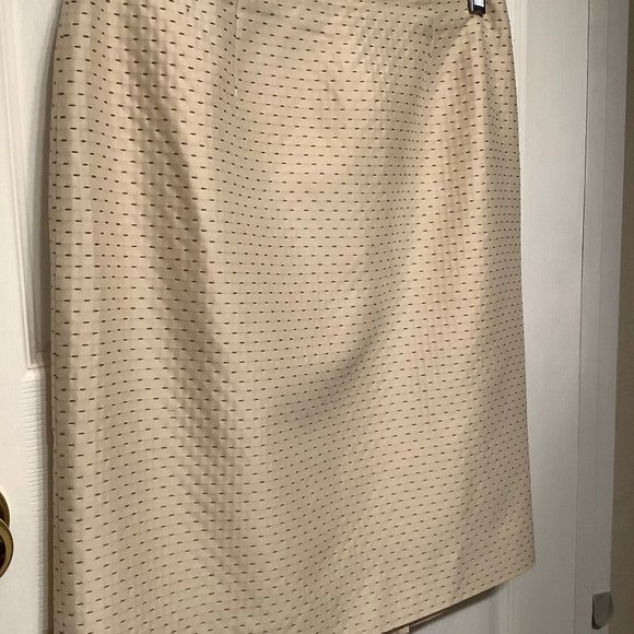 Dana Buchman Petite Skirt Suit - Picture 5 of 8